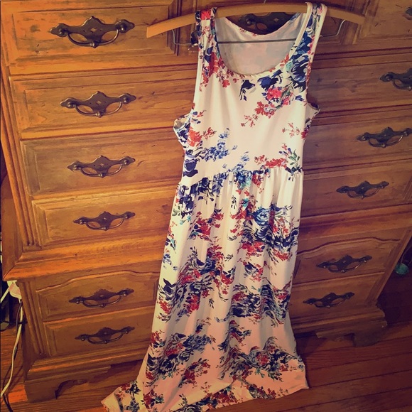 Beautiful Floral Dress - Picture 1 of 4